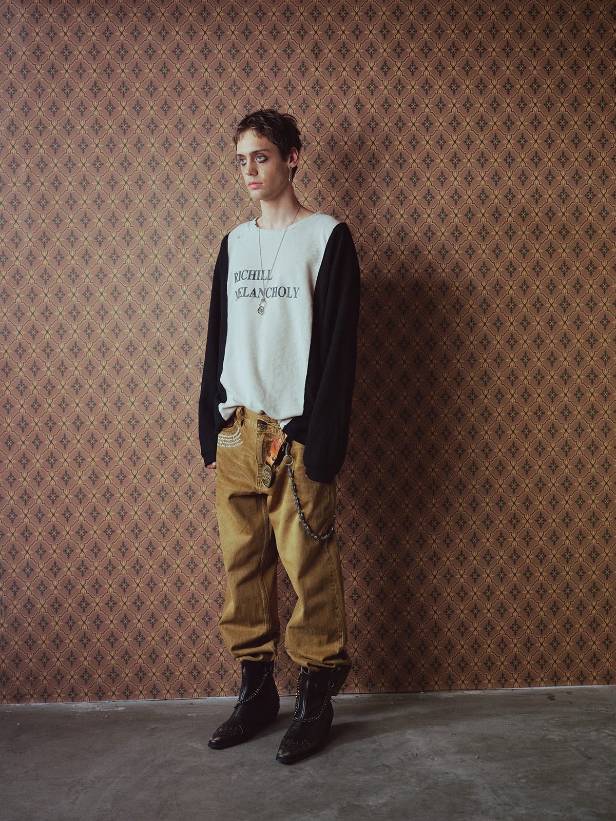 Double-button jeans with embroidery