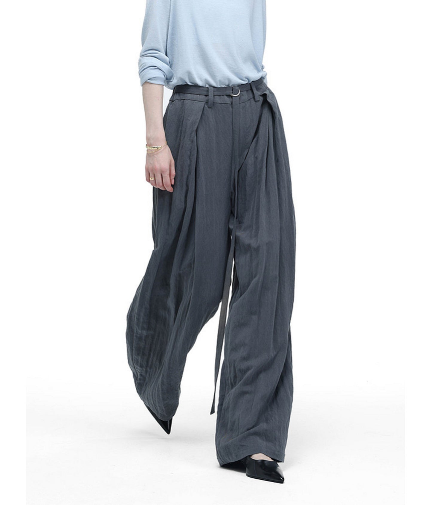 Pleated Casual Pants with a Belt