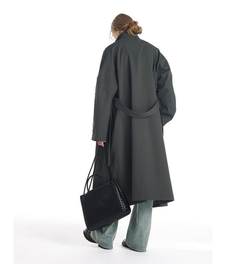 Low-style trench coat