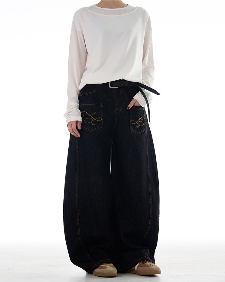 Reverse pocket design scimitar jeans