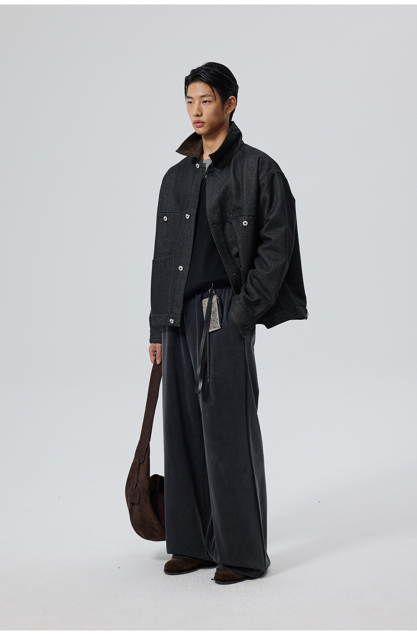 Matte-washed finish Stretch waistband Casual pants