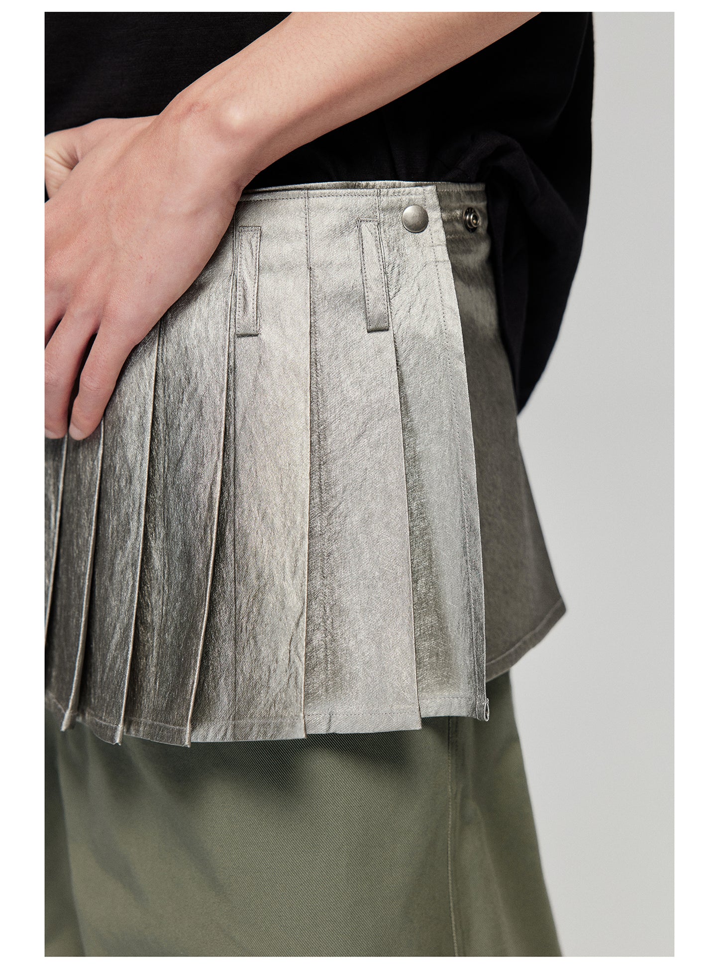 Short pleated adjustable mini skirt