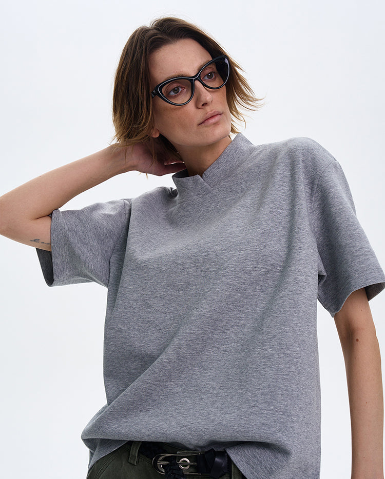 Air layer stand collar T-shirt