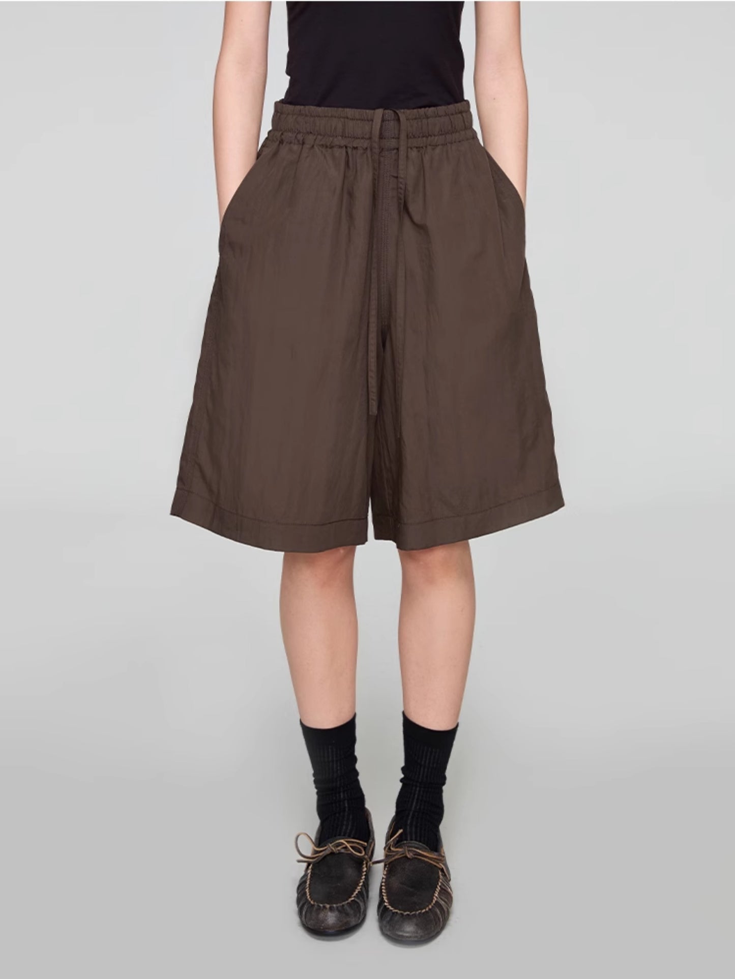 Elastic waist casual shorts