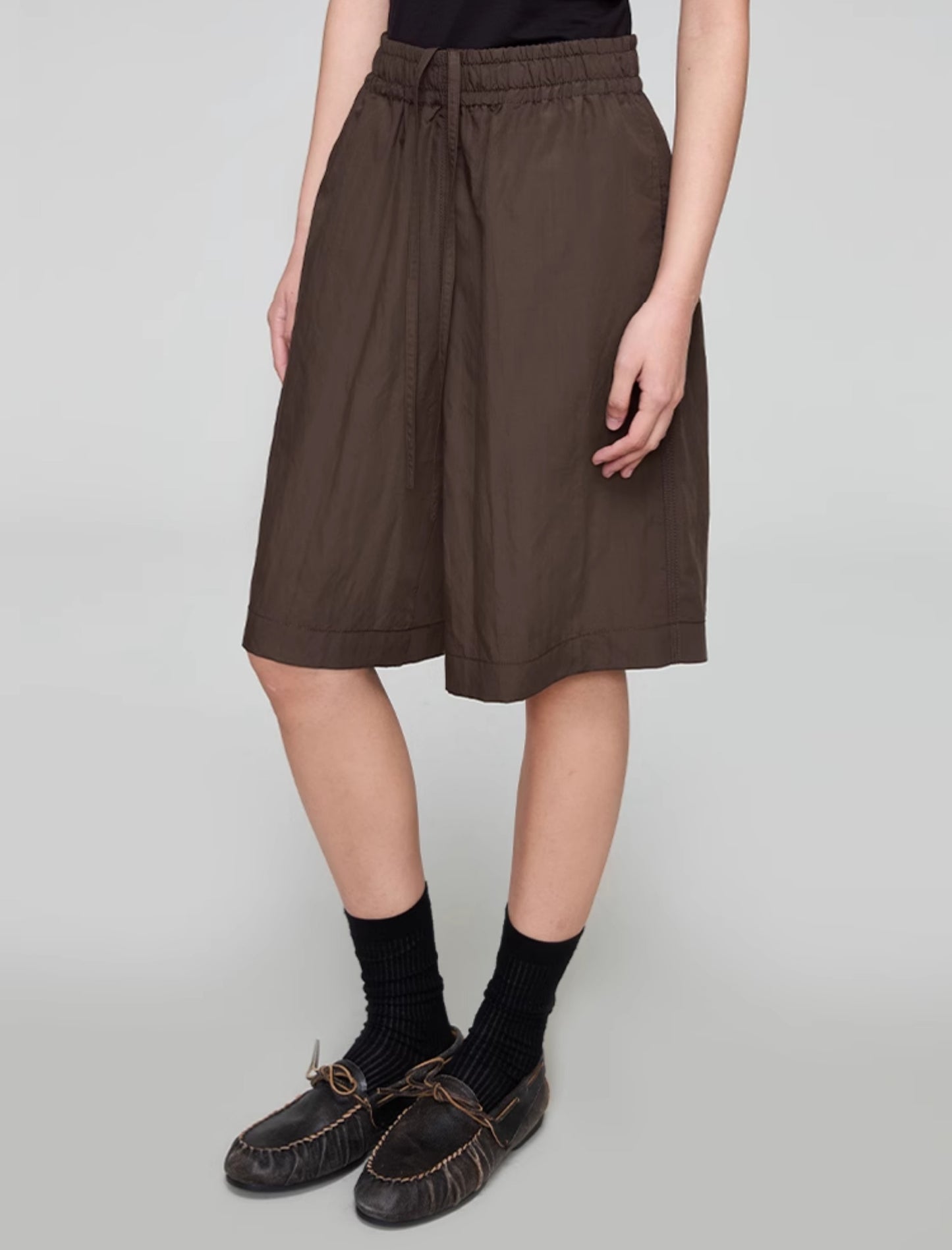 Elastic waist casual shorts