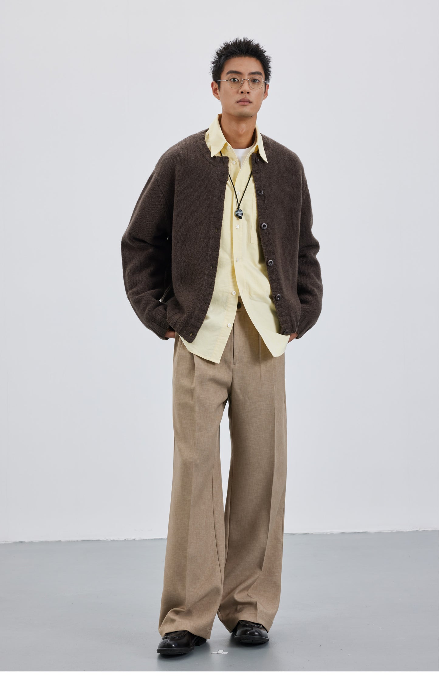 Adjustable 3-pleat casual pants