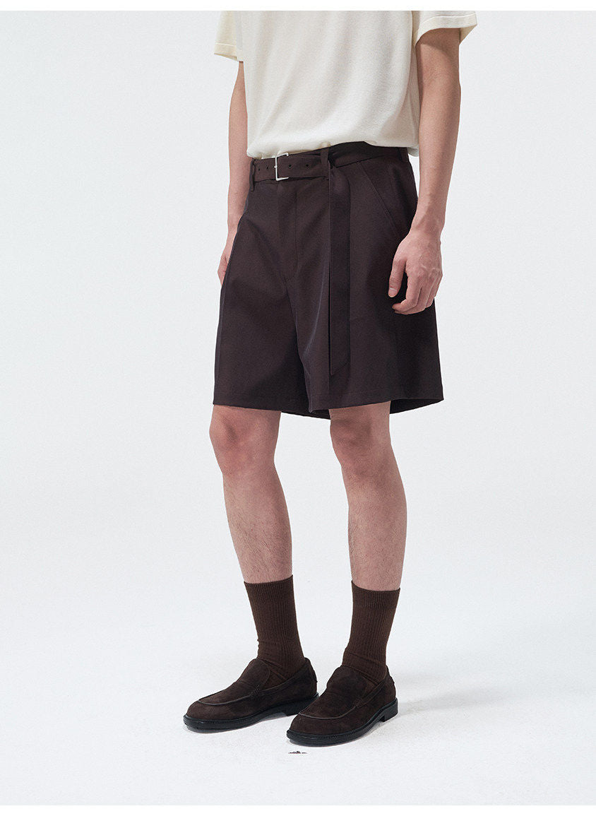 Single-pleat shorts