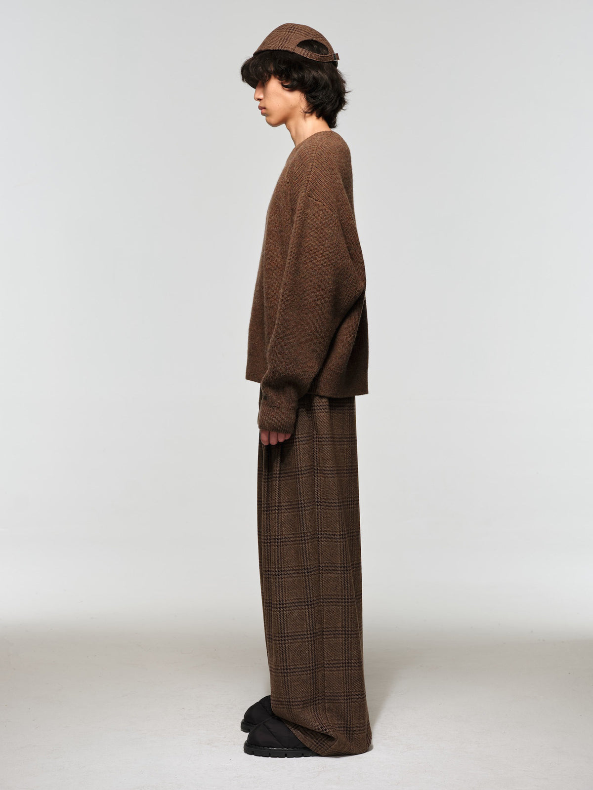 100% Shetland Wool Embroidered Round-Neck Sweater