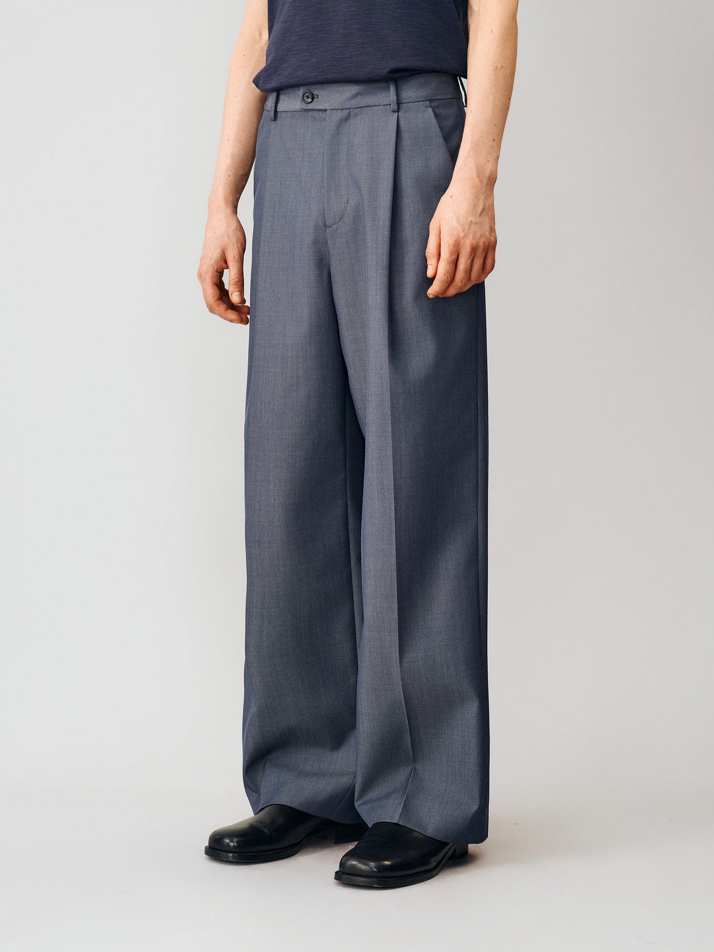 Shiny Single-Pleat Casual Pants