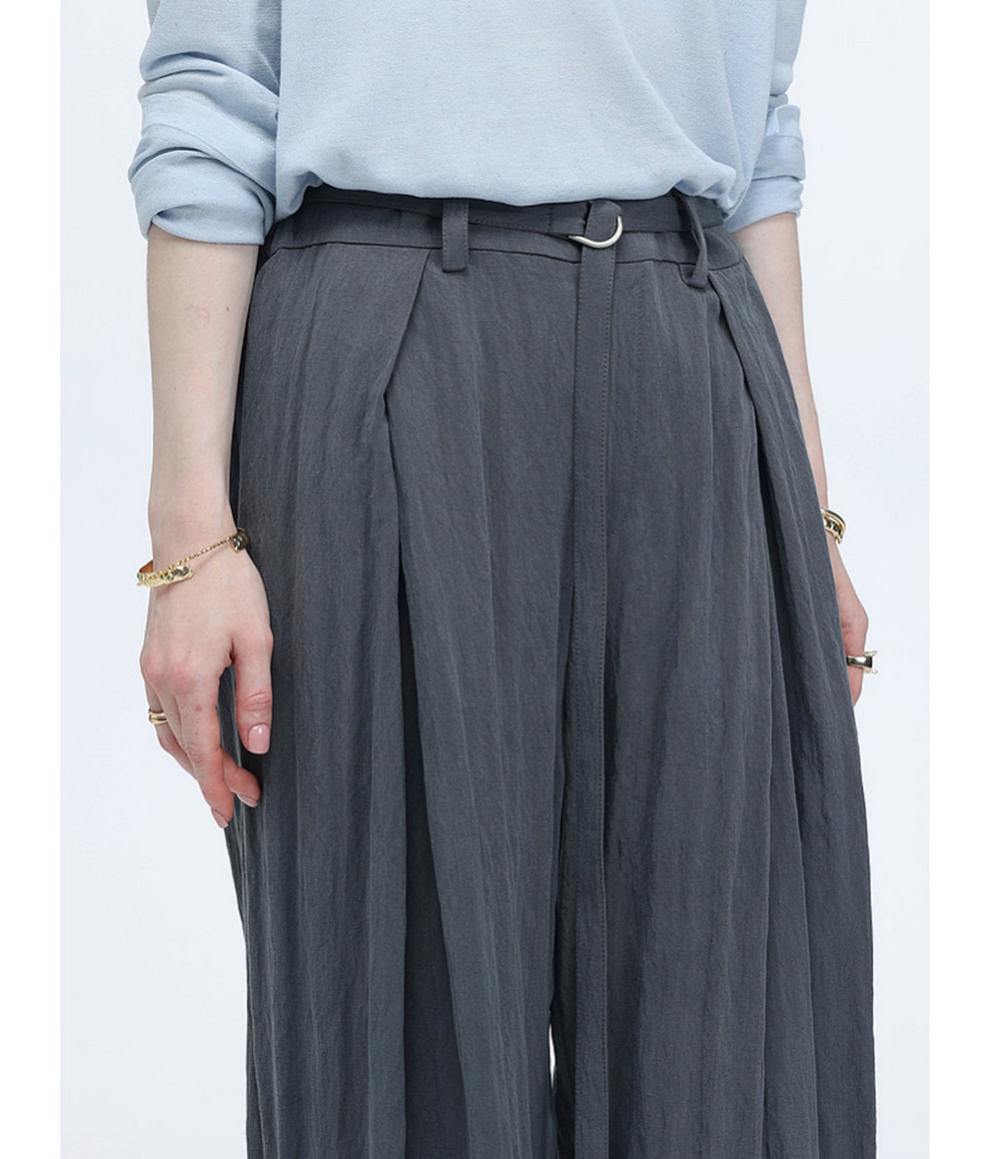 Pleated Casual Pants with a Belt