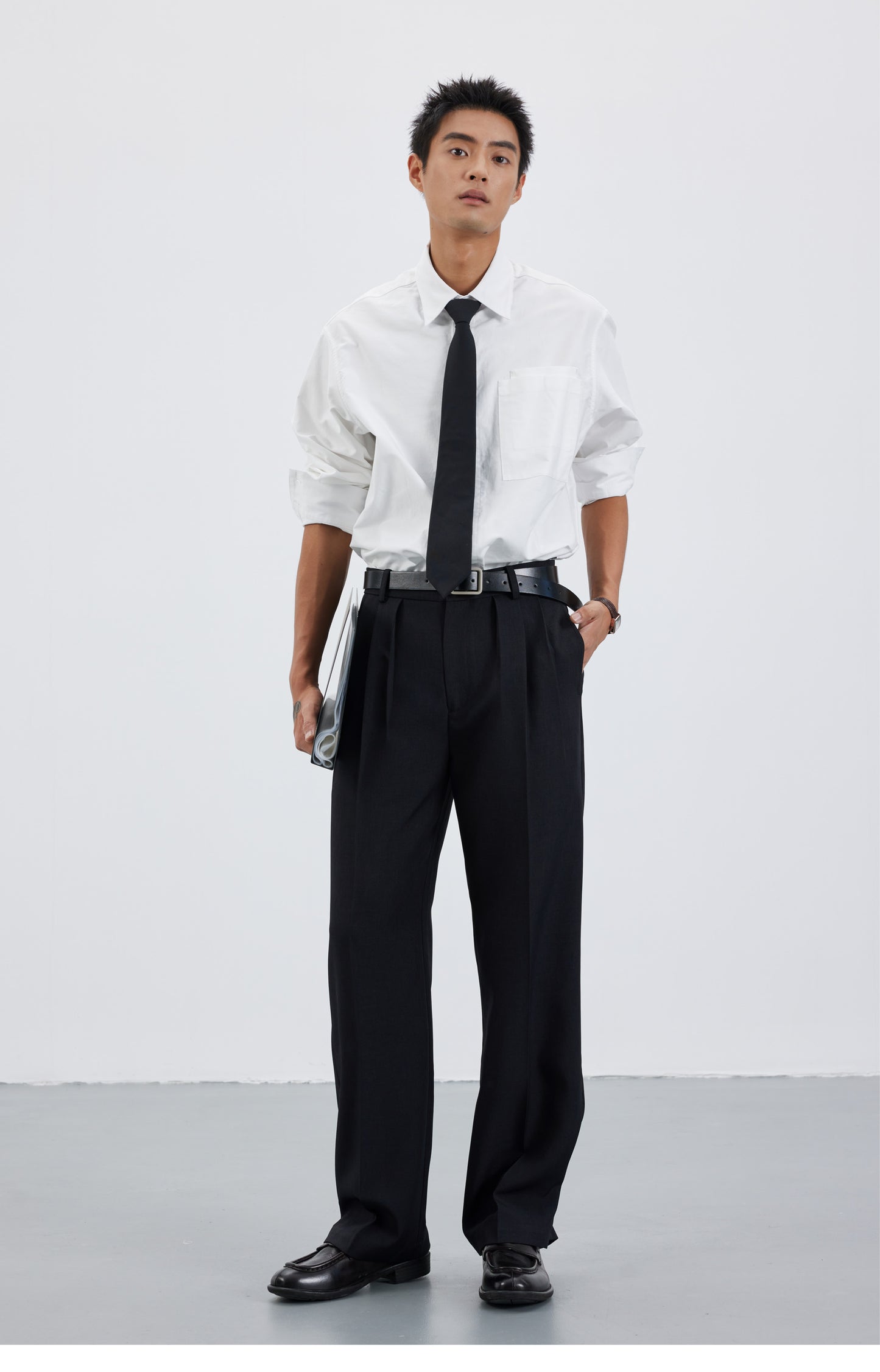 Adjustable 3-pleat casual pants