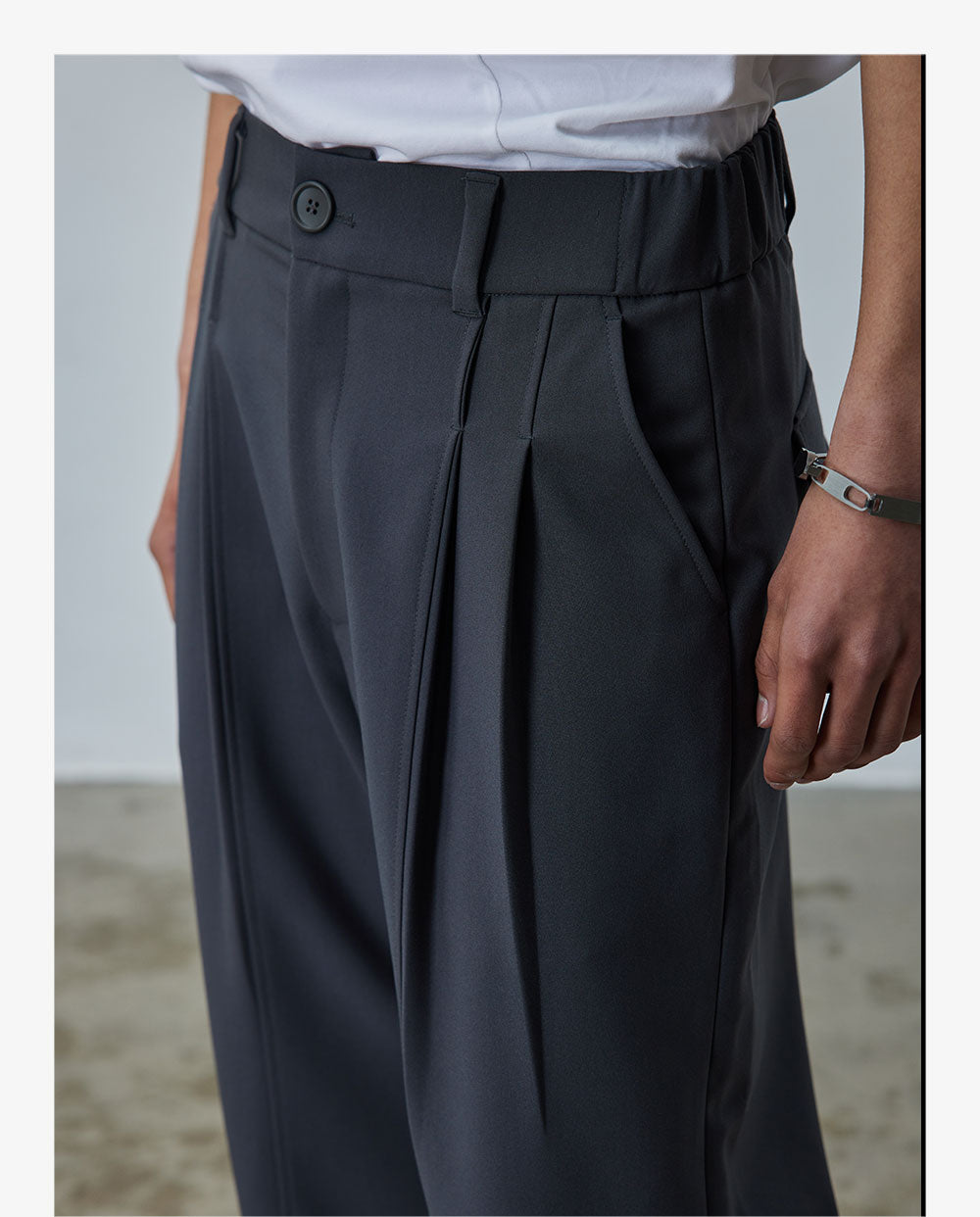 Double-pleated casual pants