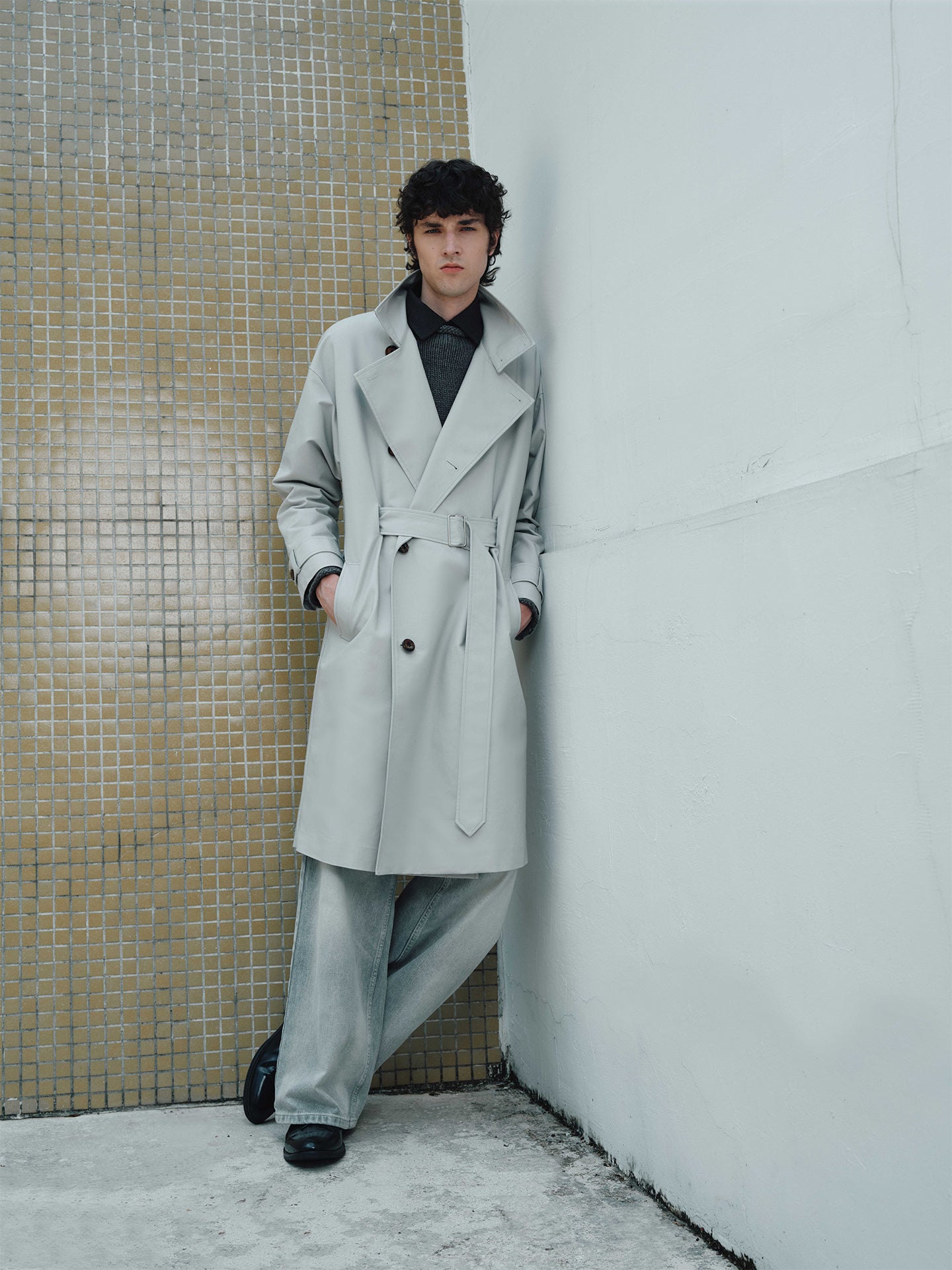 Coat with adjustable belt