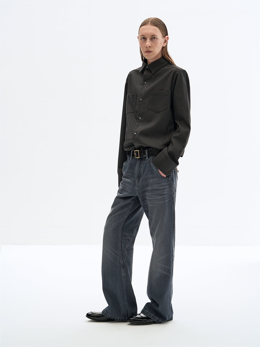 Straight-shoulder shirt