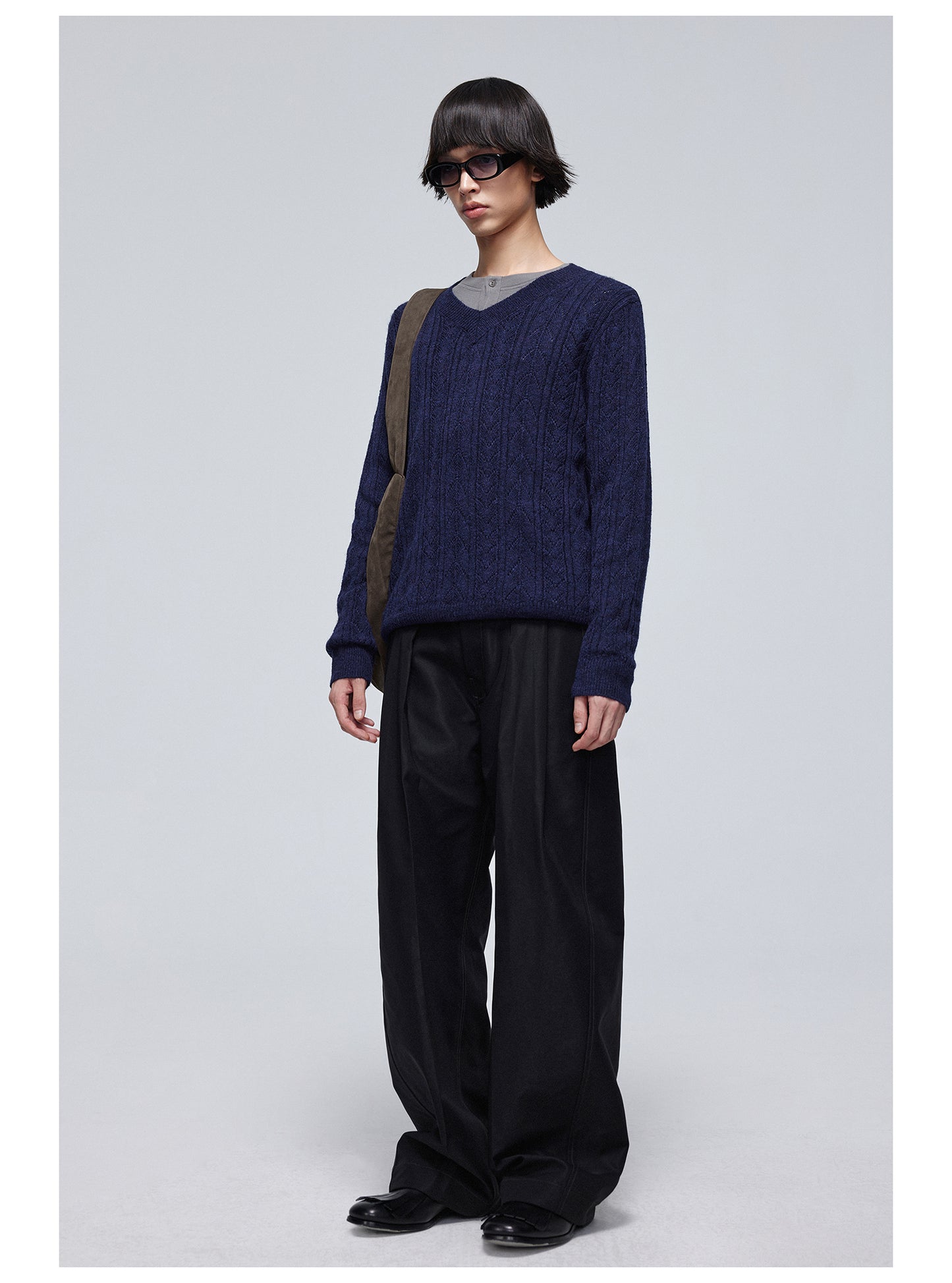 Pleated straight pants