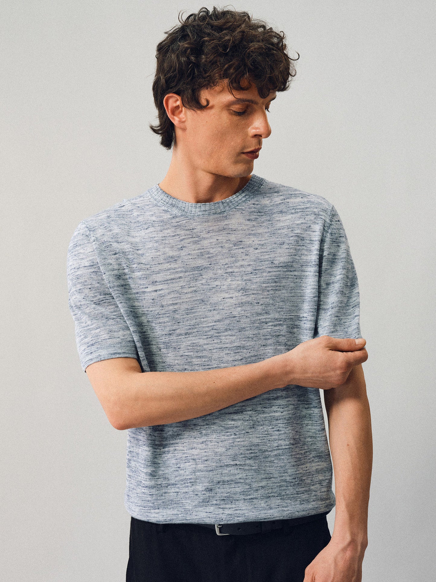 Tight-fitting T-shirt