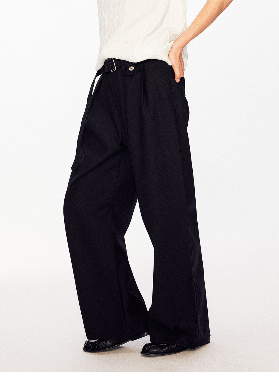 Casual Pants with an Adjustable Waistband