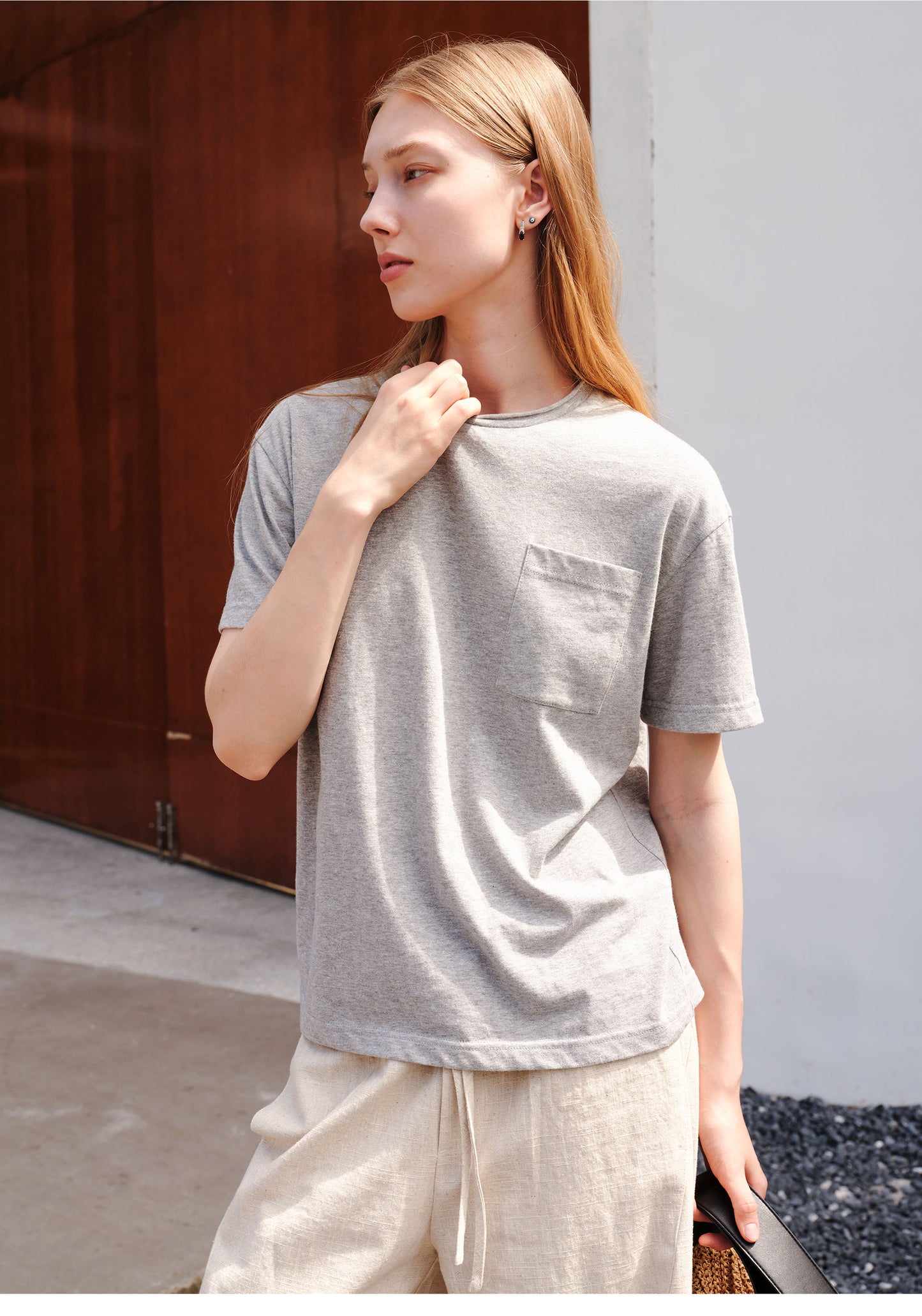 Loose-Fit T-Shirt with Frayed Collar and Pockets