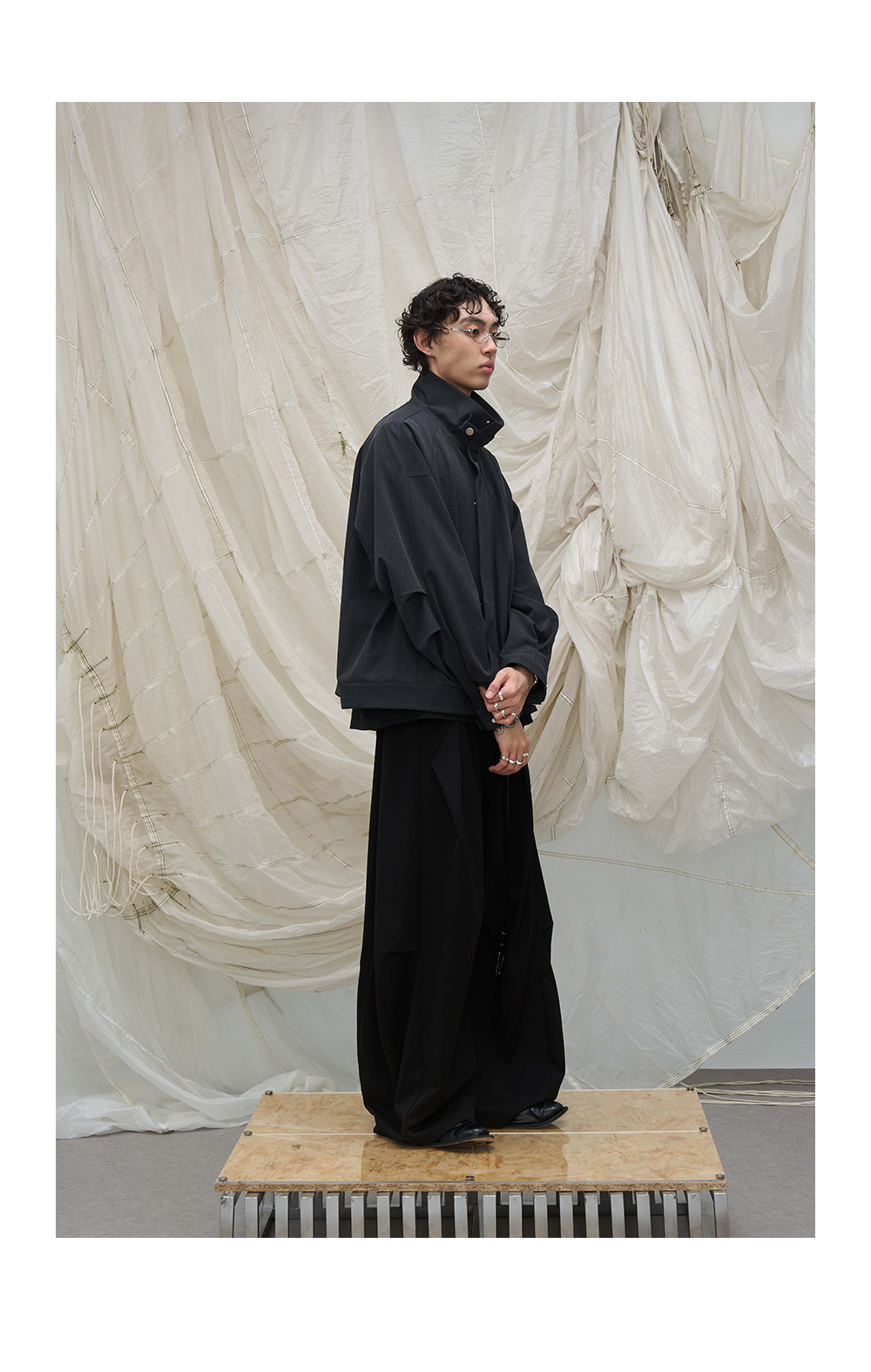 Loose-fitting scimitar silhouette Casual pants