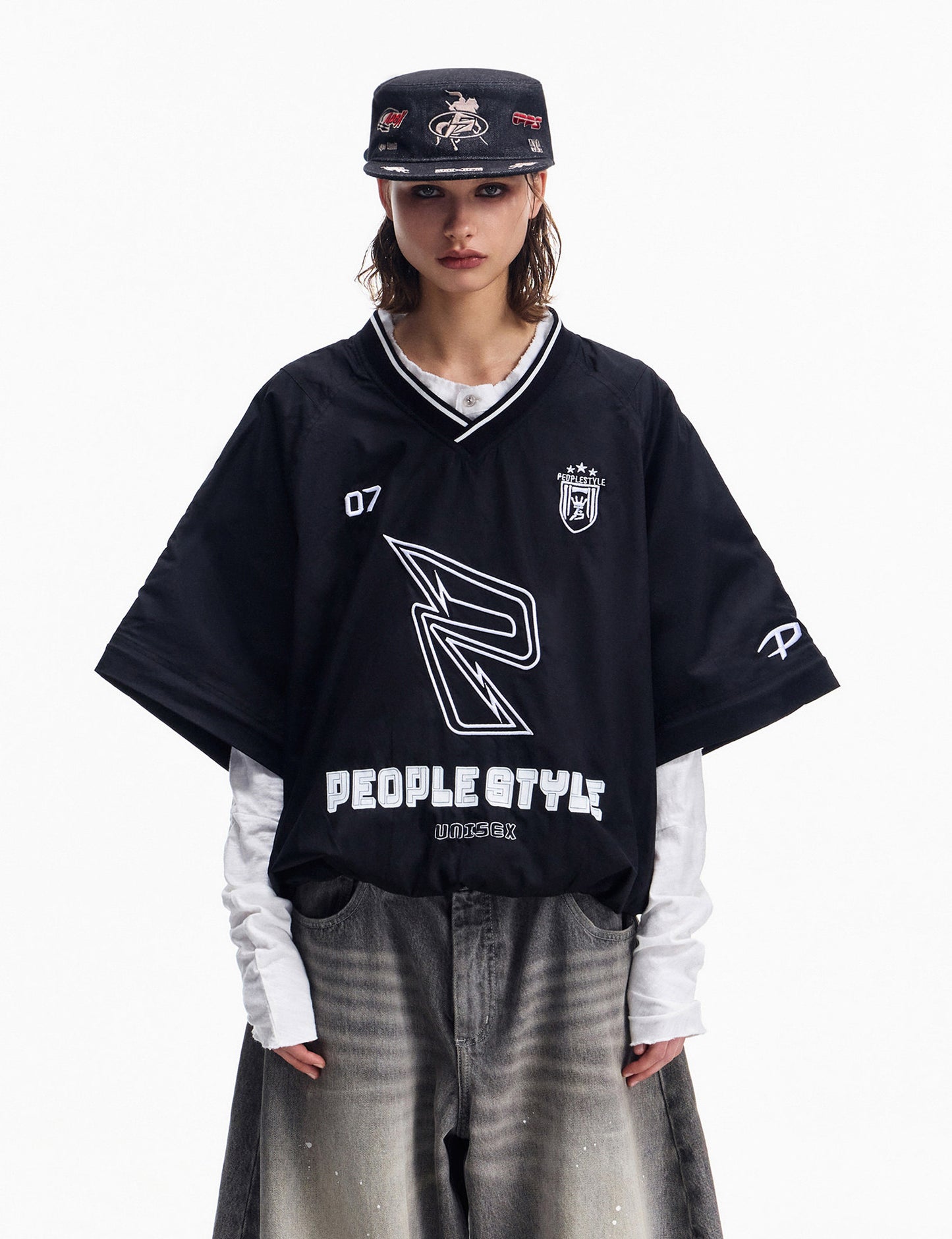 Detachable sleeves V-neck shirt