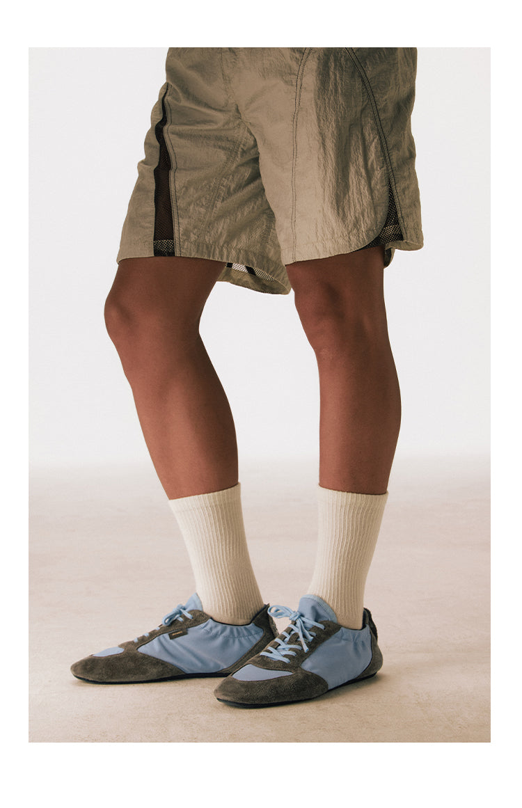 Lightweight low-top sneakers