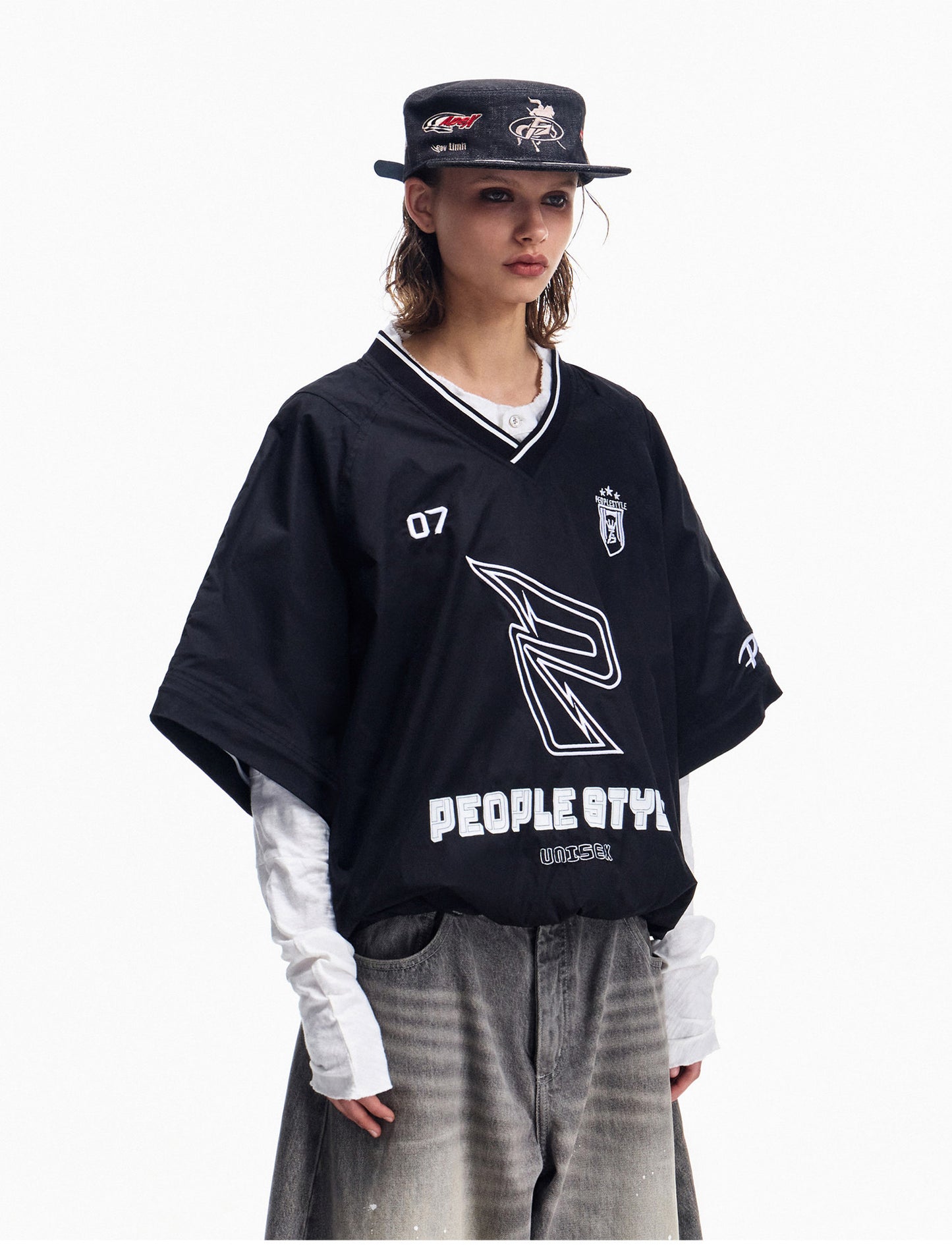 Detachable sleeves V-neck shirt