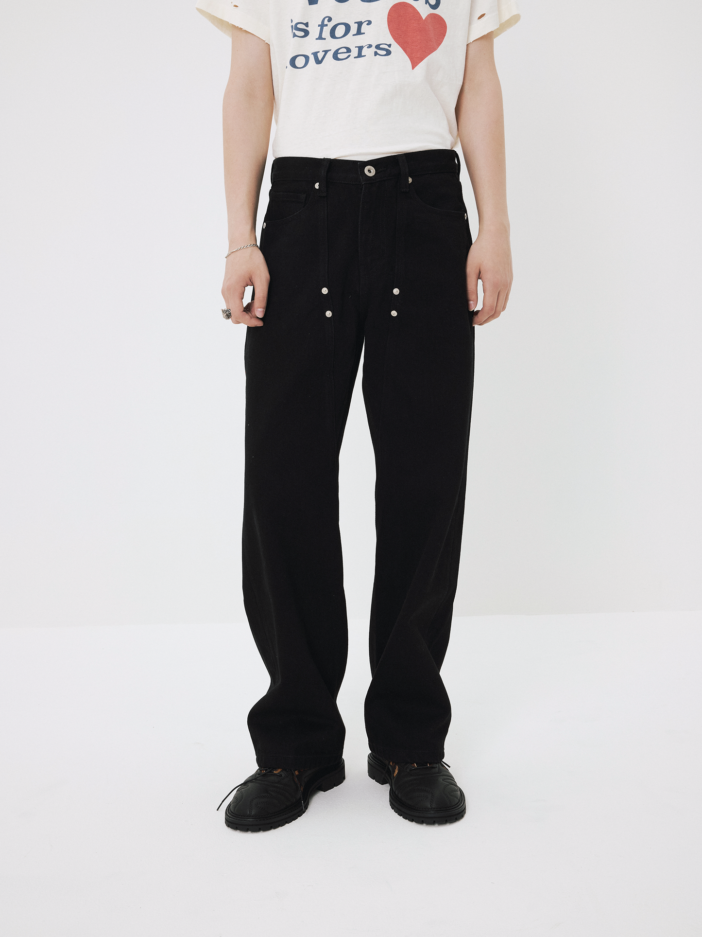 Stitch Embroidery Vintage-Style Studded Jeans