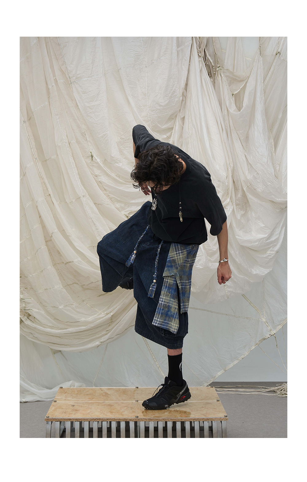 Decorative scarf with zipper