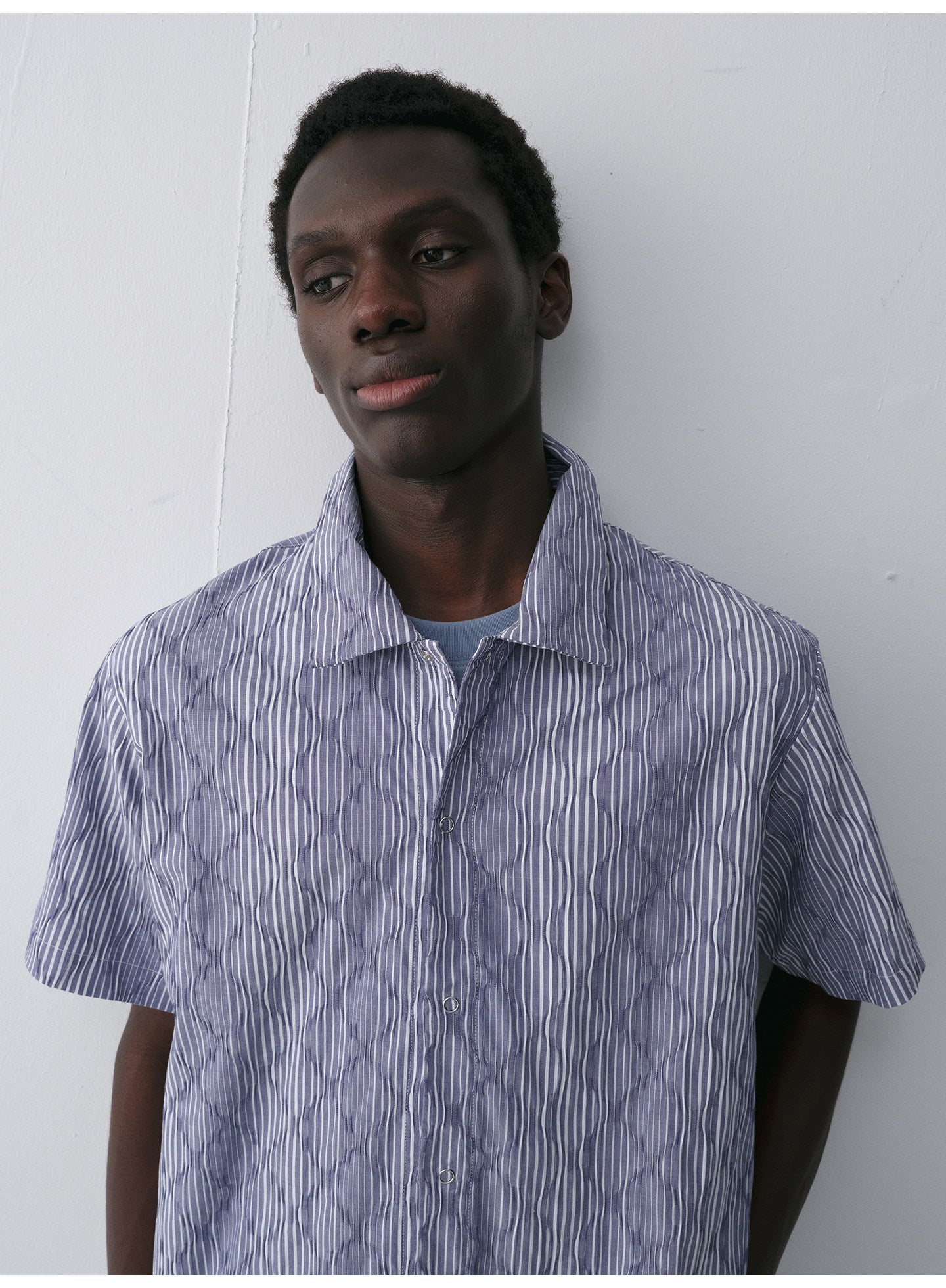 Pleated short-lapel shirt