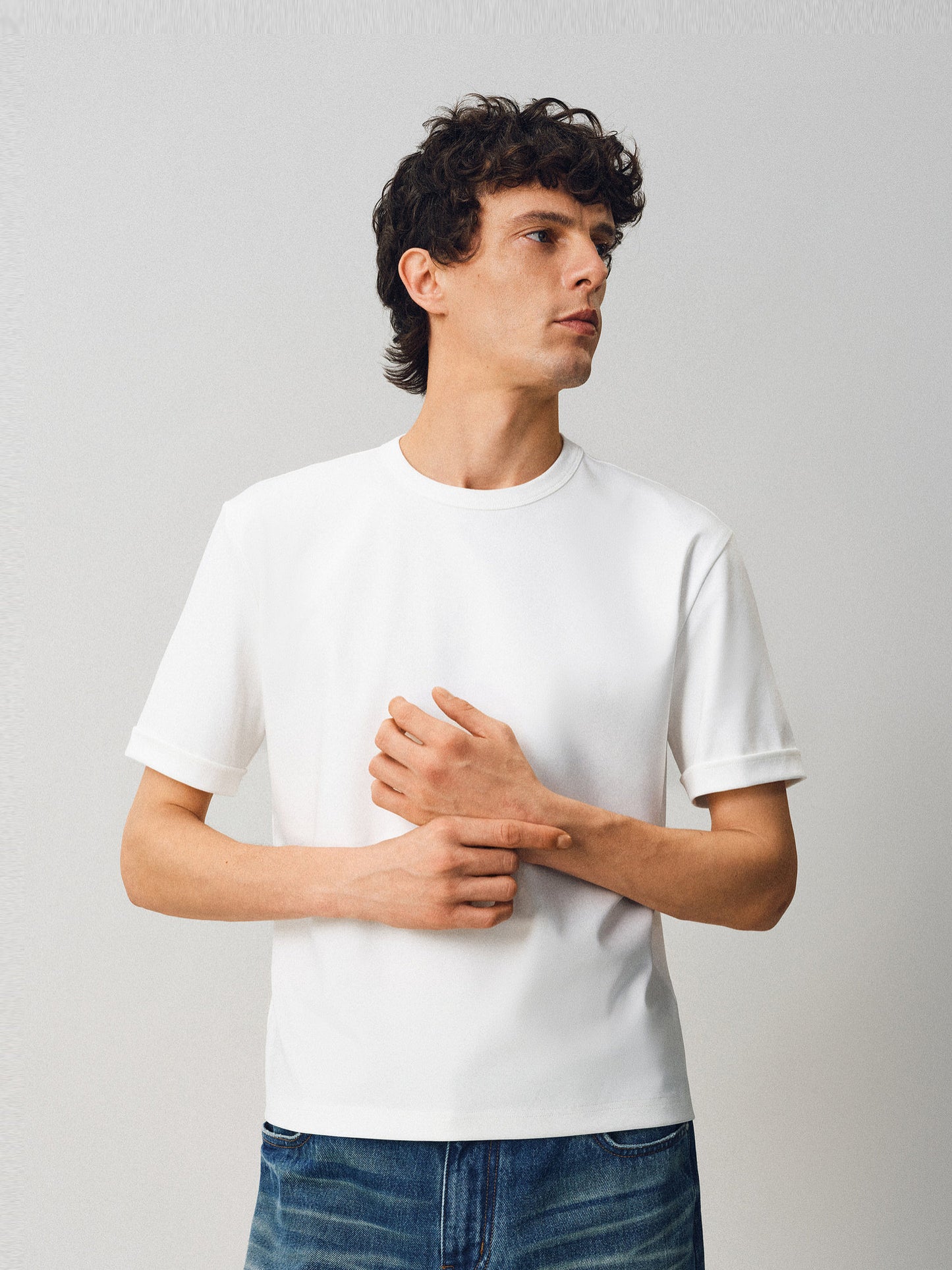 T-shirt with cuffed sleeves