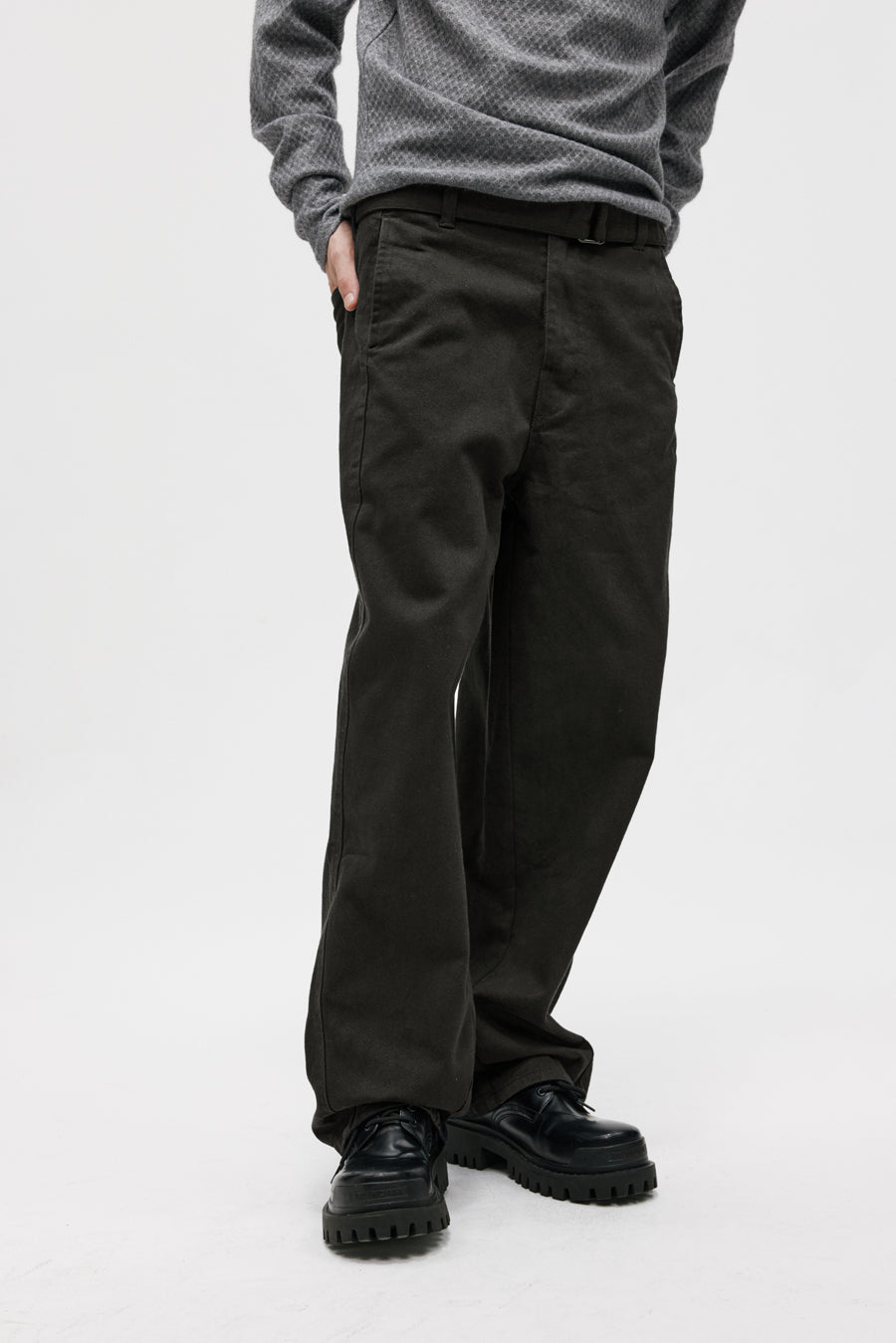 Twill scimitar-cut casual pants