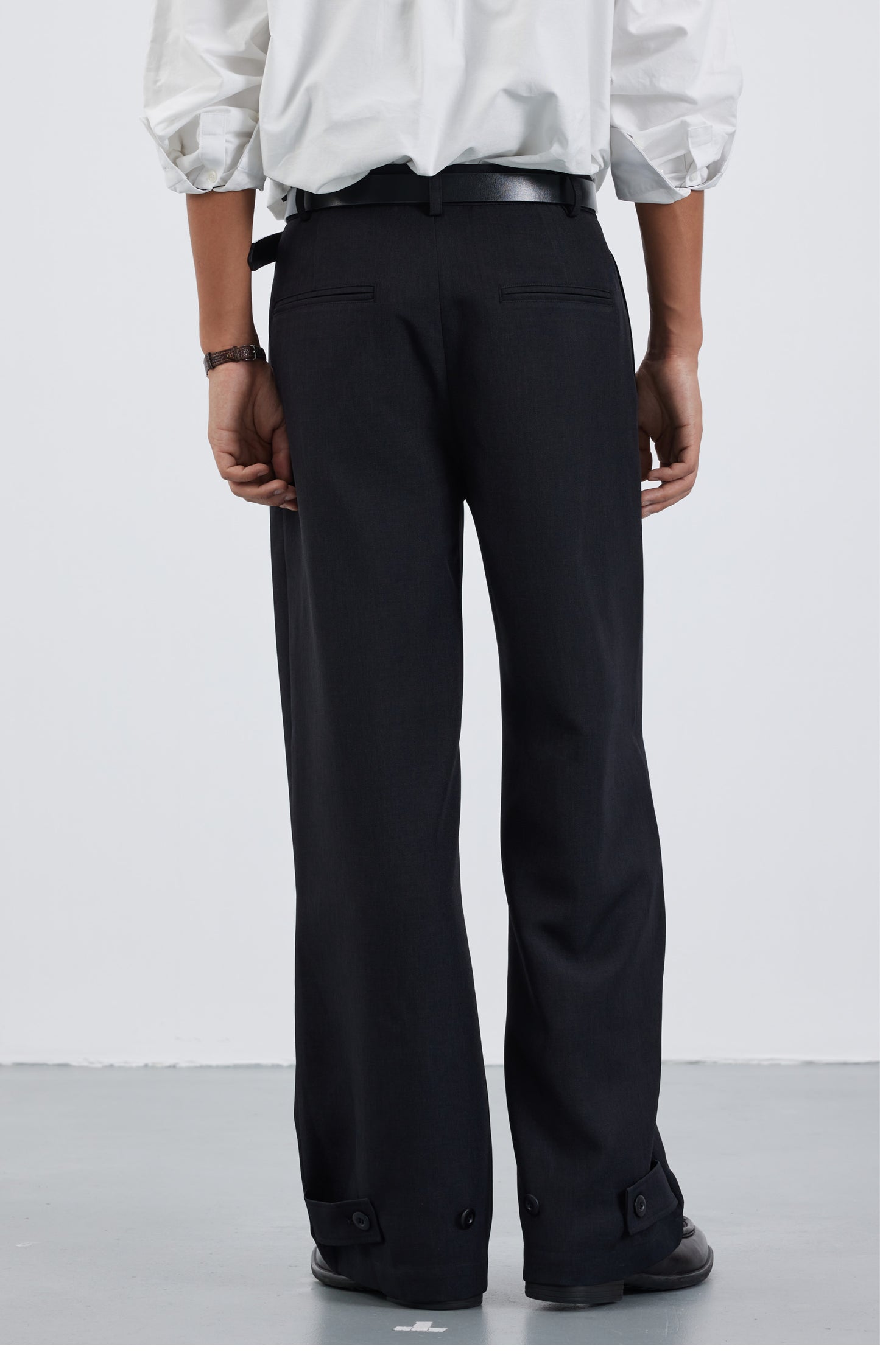 Adjustable 3-pleat casual pants