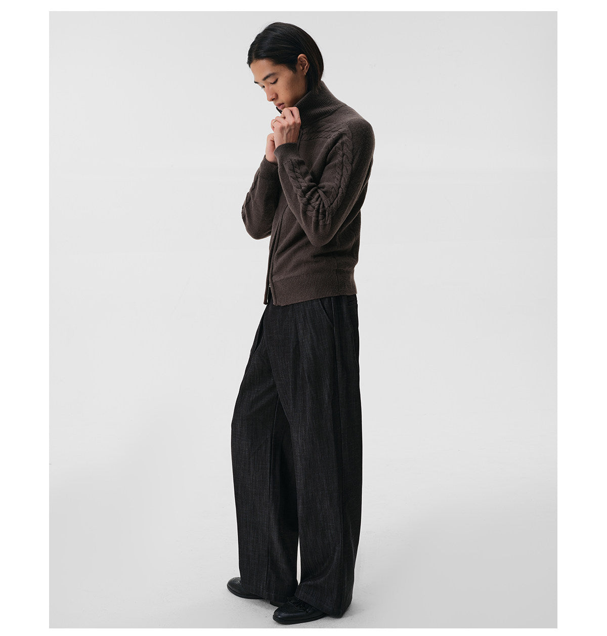 Slim-Fit Cardigan with Twisted Shoulder Seams