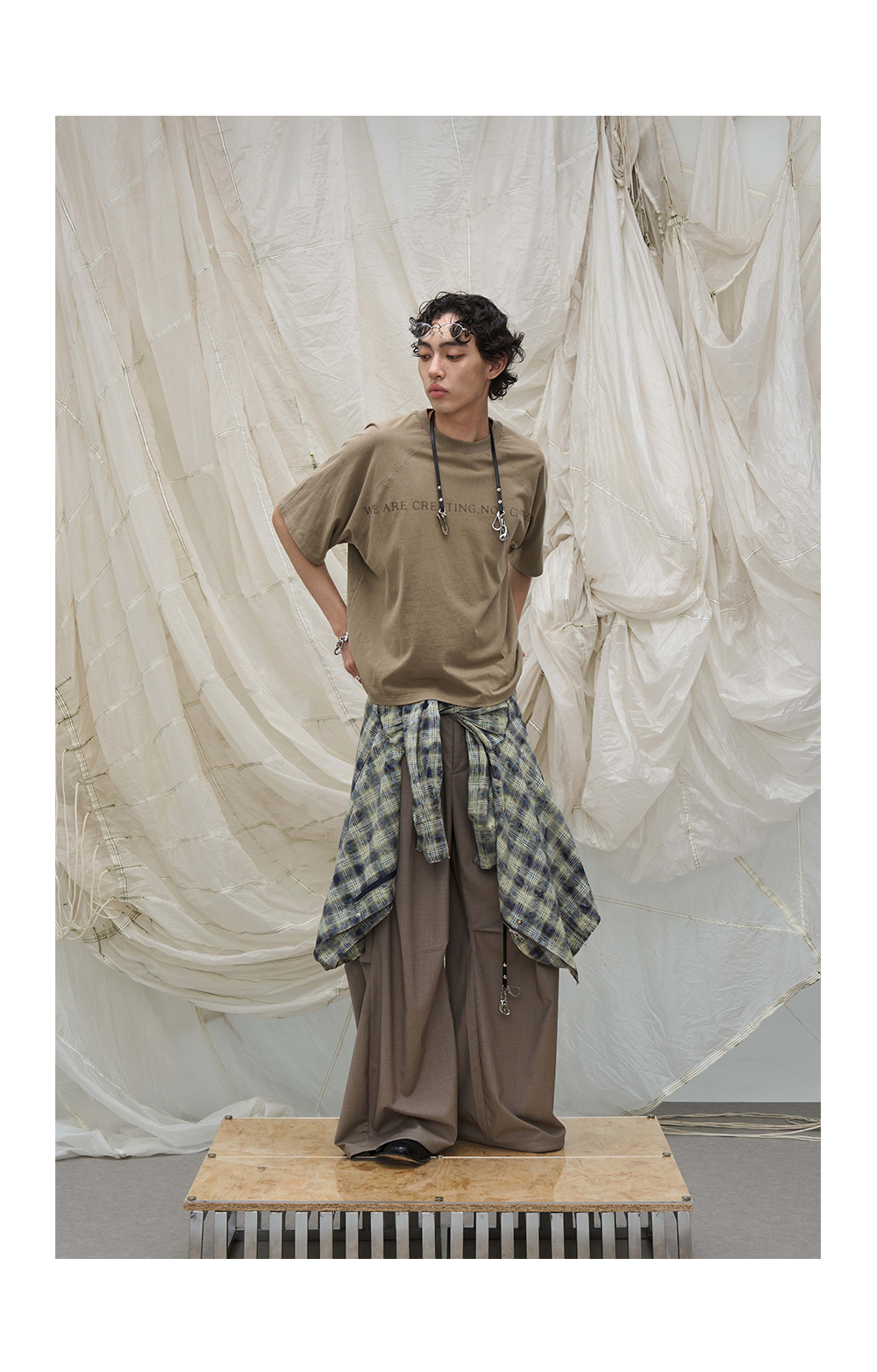 Loose-fitting scimitar silhouette Casual pants