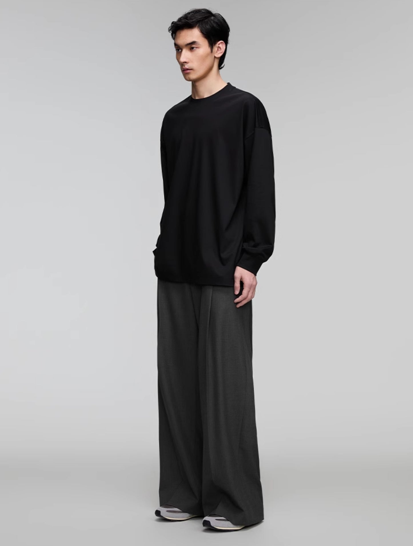 Pleated wide-leg pants