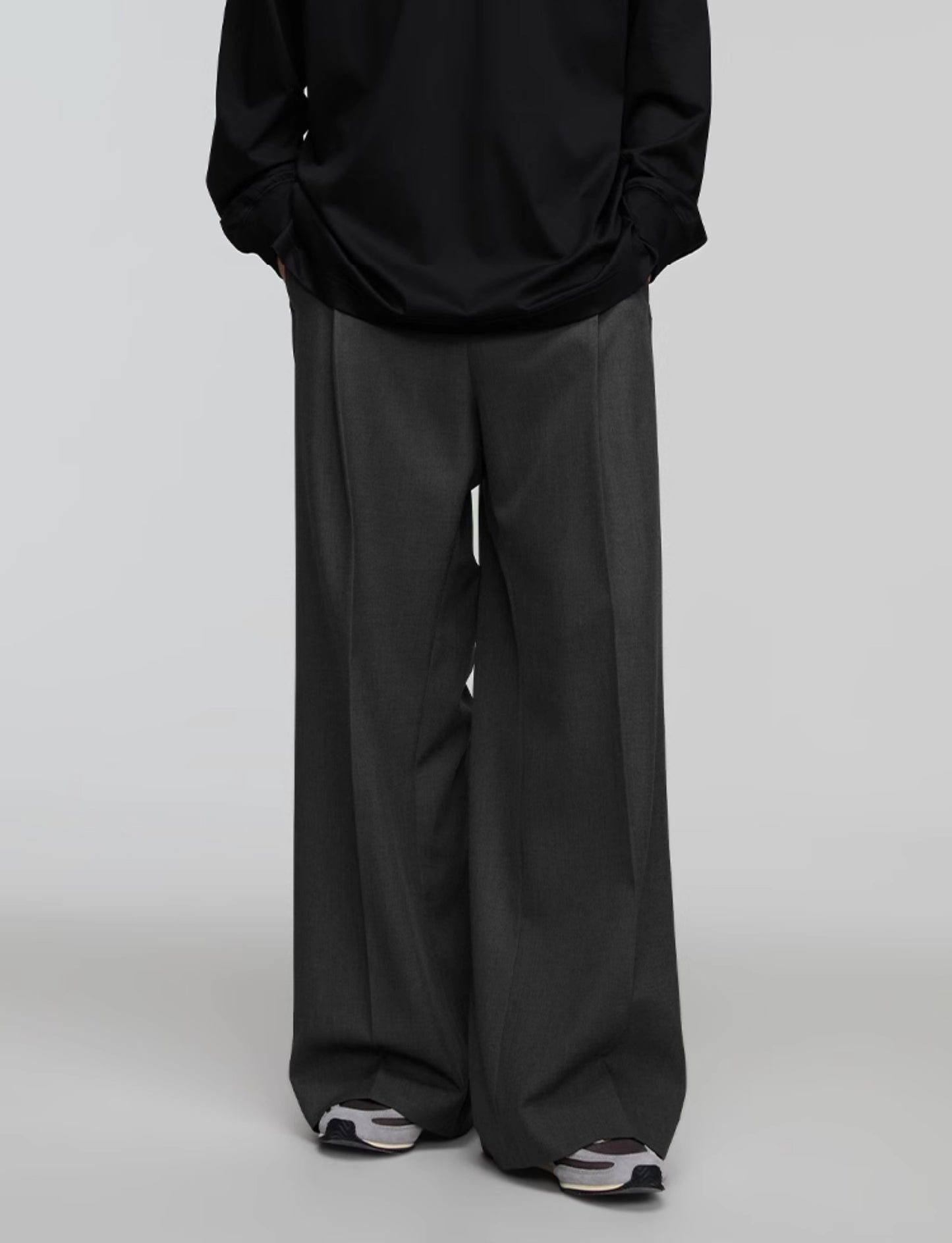 Pleated wide-leg pants