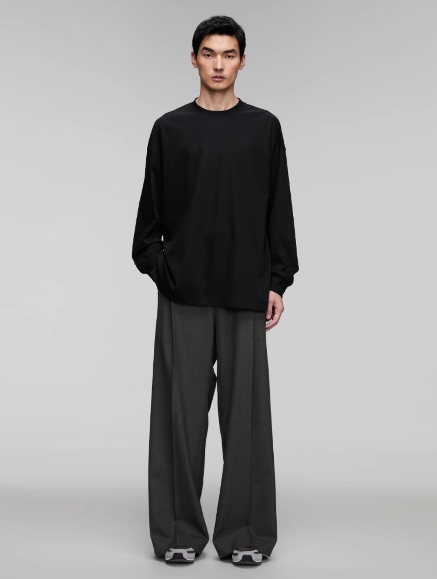 Pleated wide-leg pants