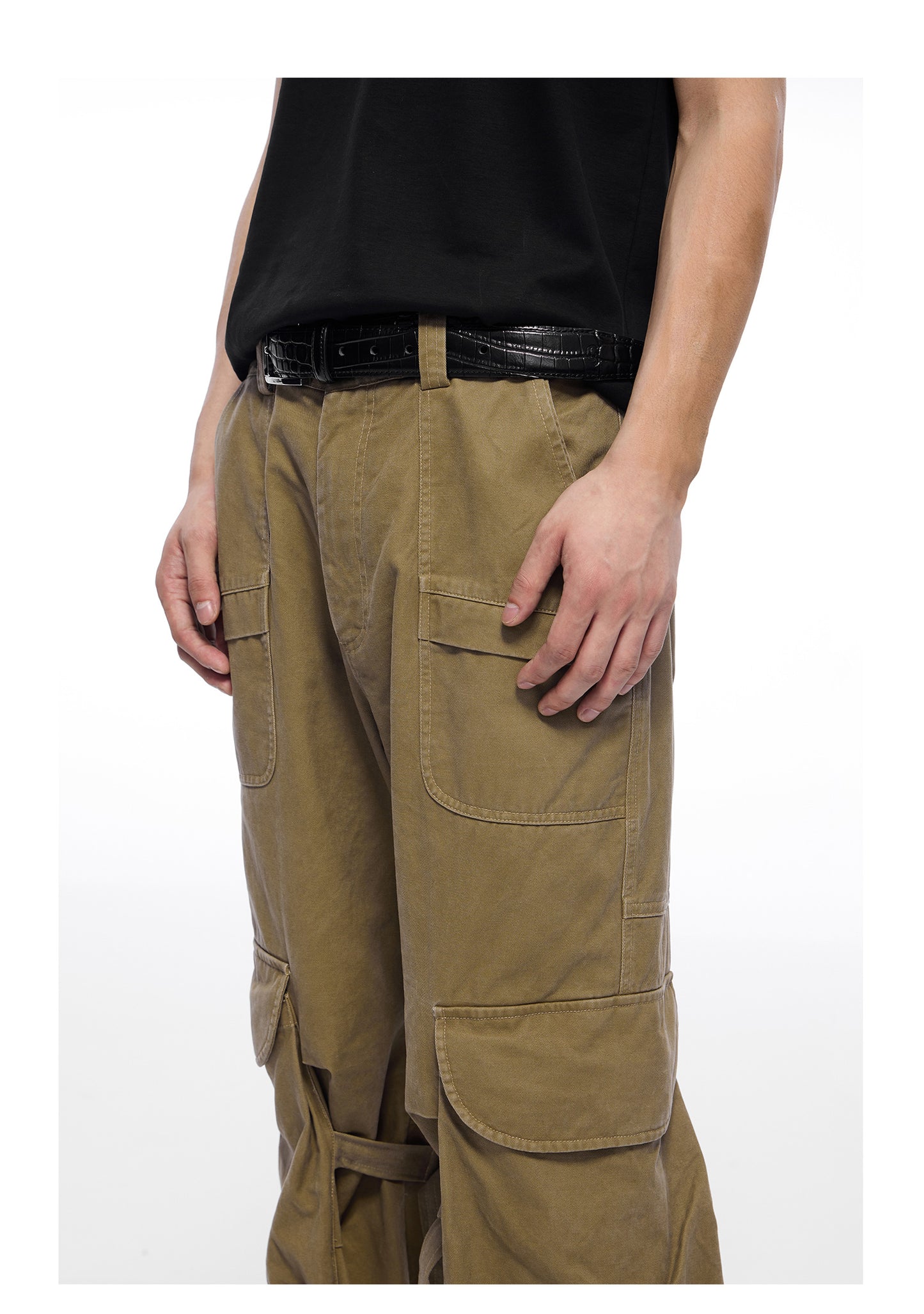 Multi-pocket casual pants with straps