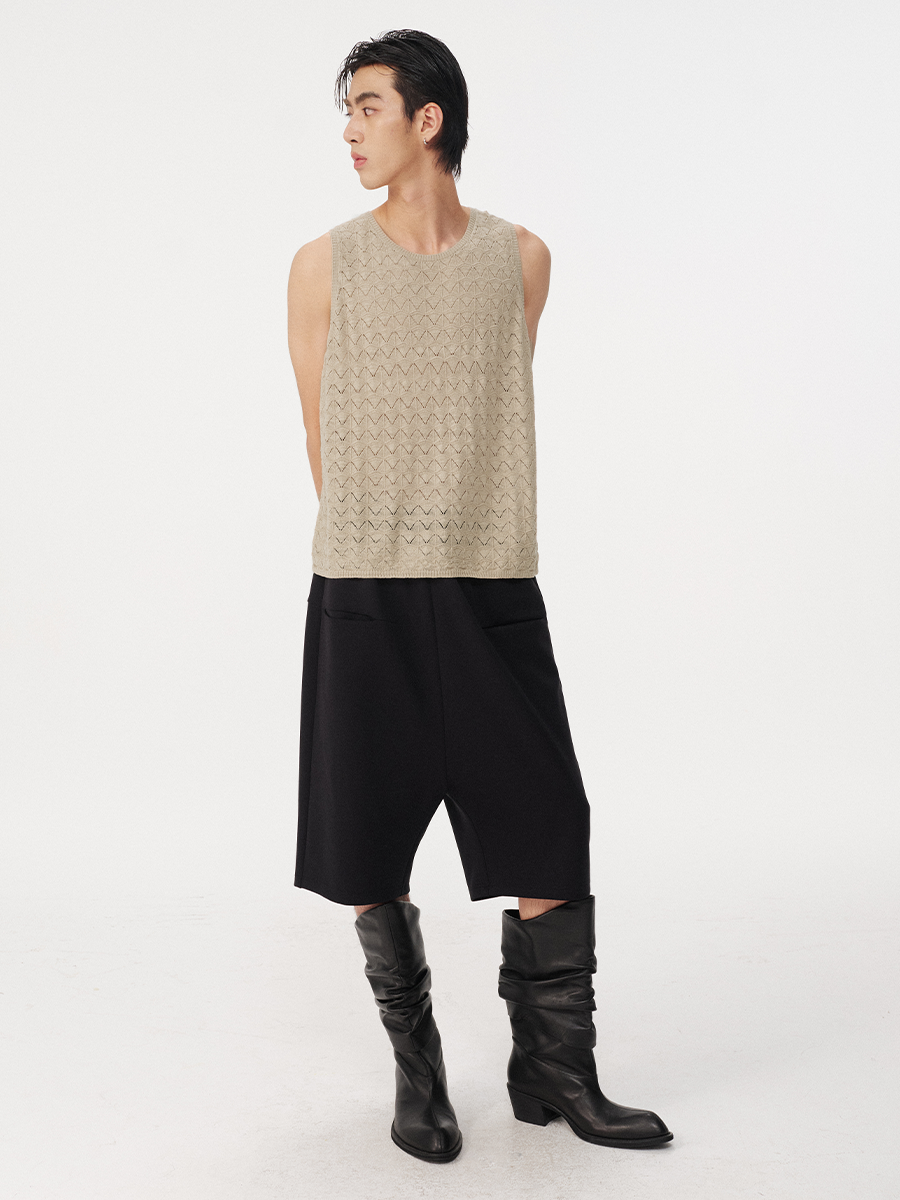 Loose-fitting tank top