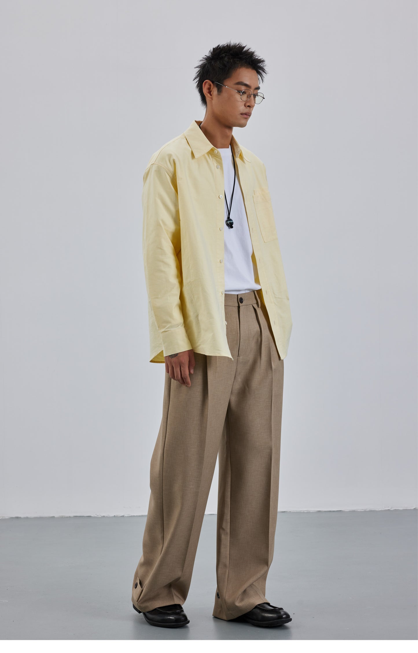 Adjustable 3-pleat casual pants