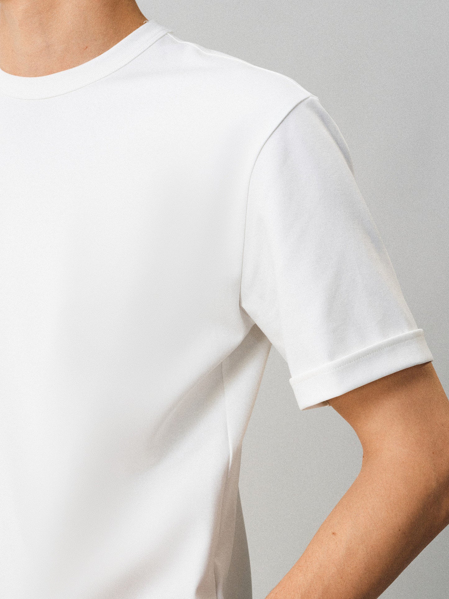 T-shirt with cuffed sleeves
