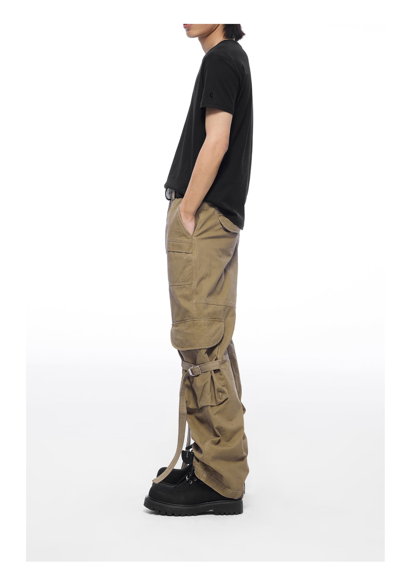 Multi-pocket casual pants with straps