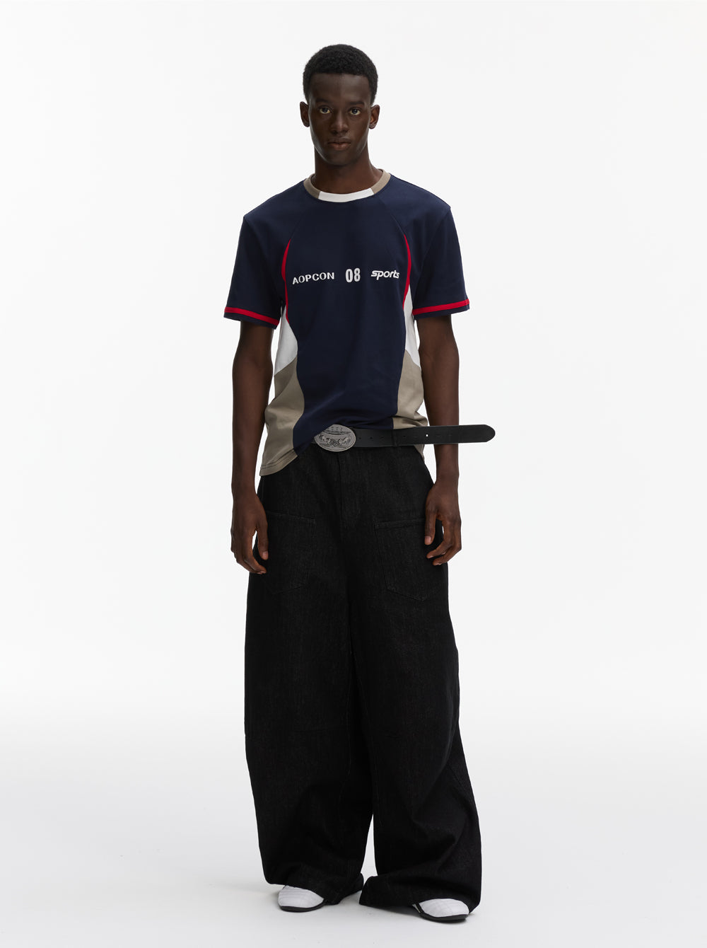 Contrast color raglan sleeve T-shirt