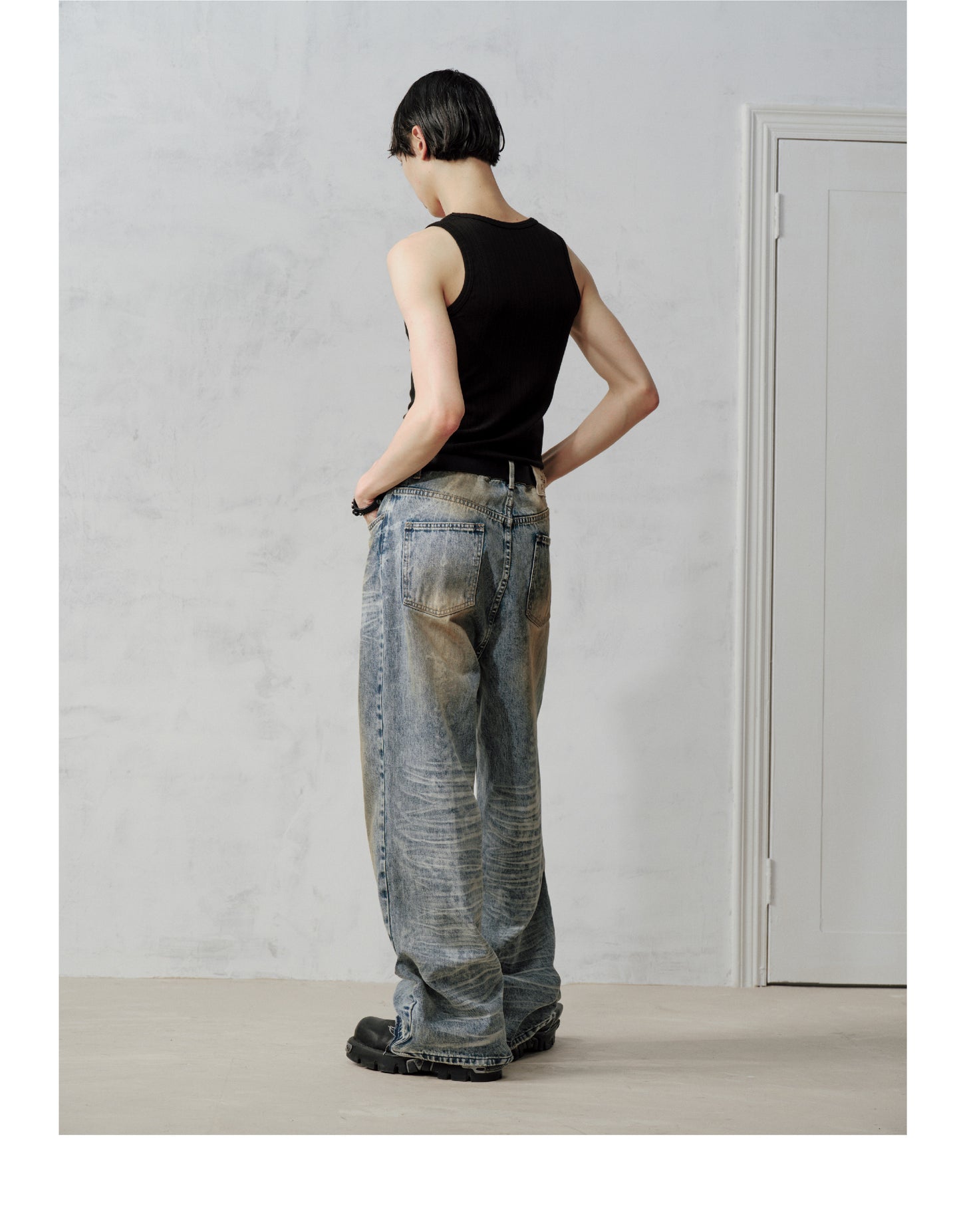 Loose-fit straight-leg washed jeans