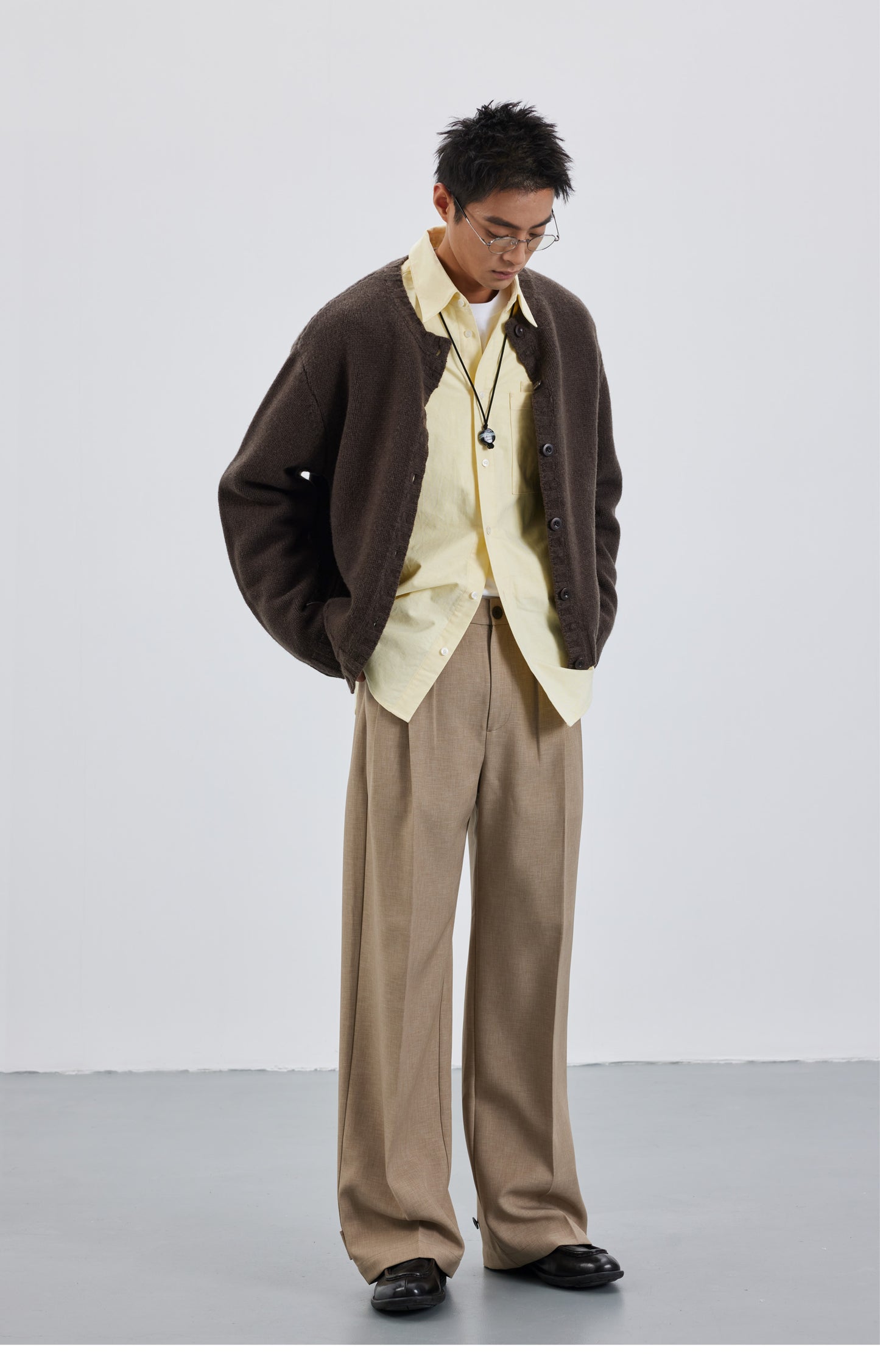 Adjustable 3-pleat casual pants