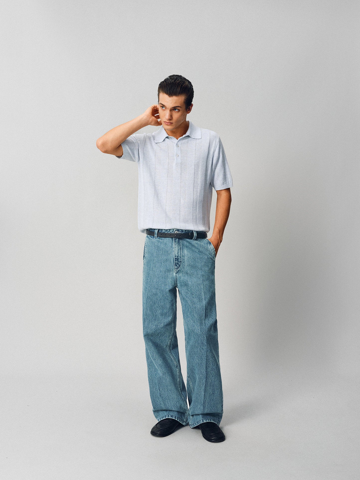 Straight-leg jeans with slanted pockets