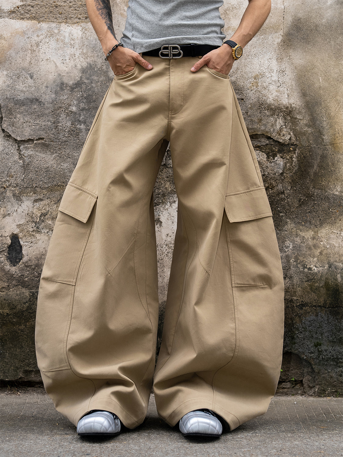 Casual pants with large pockets