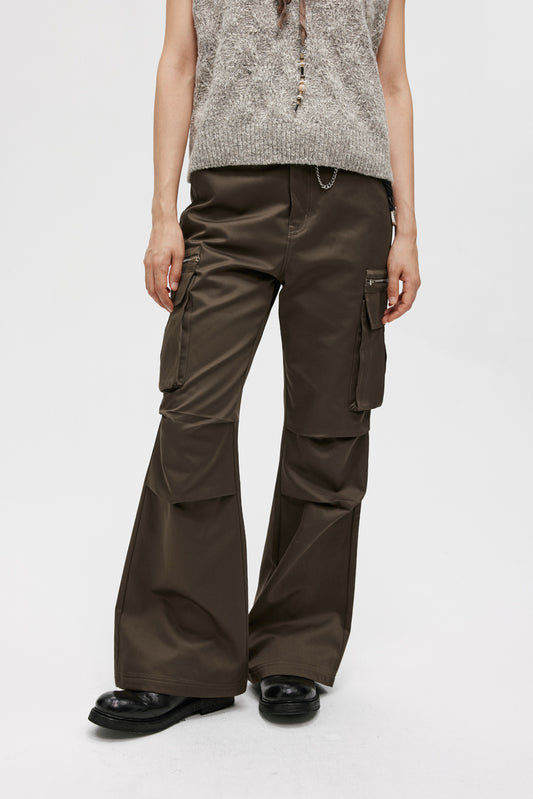 Three-dimensional patch pocket casual pants