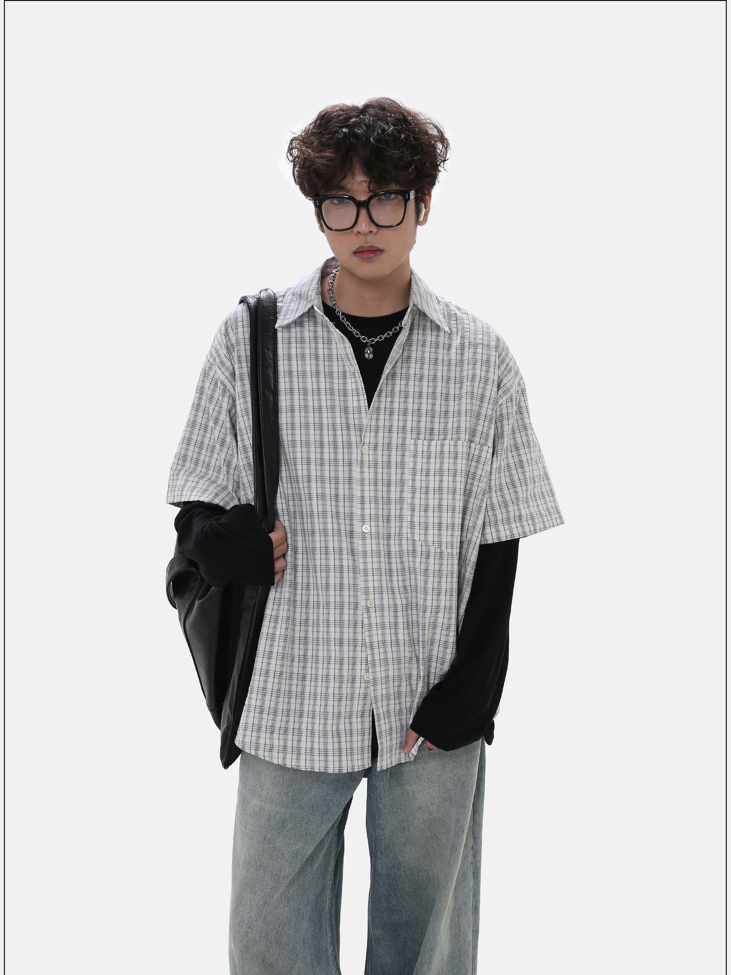 라벨이 붙은 작은 체크무늬 셔츠