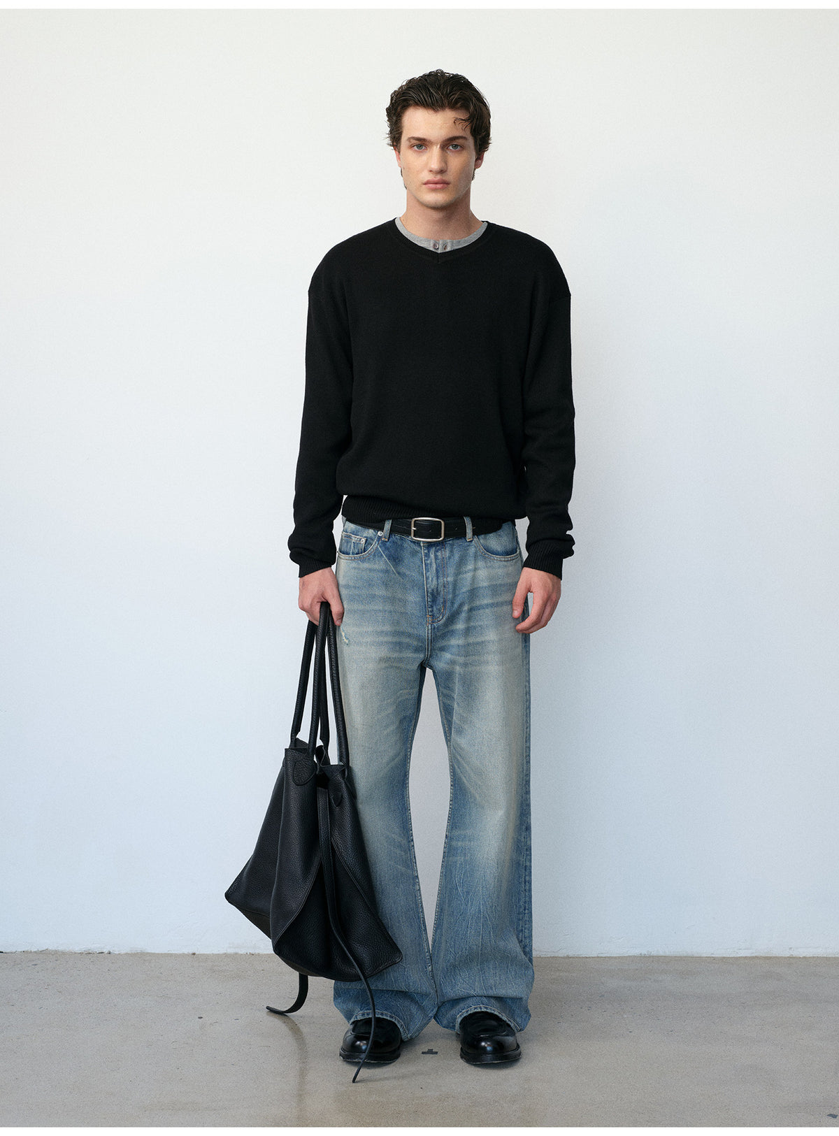 Functional Wool Yarn V-Neck Knit